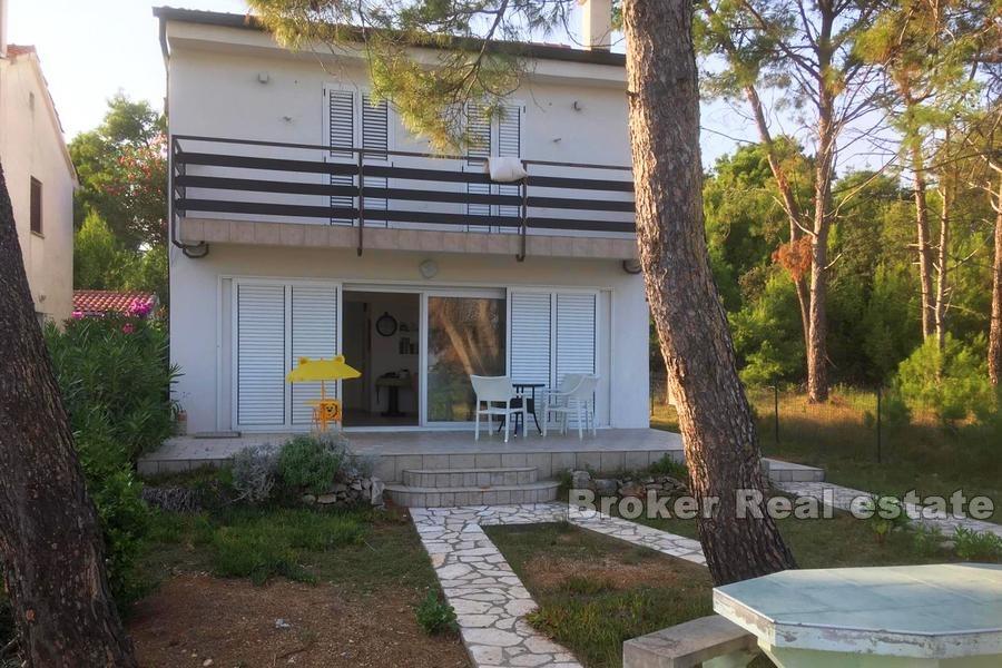 Øya Vir - Hus, første rad til sjøen