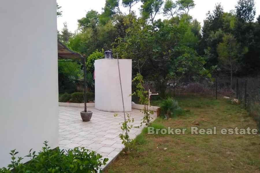 Ostrov Vir - Dům, první řada k moři