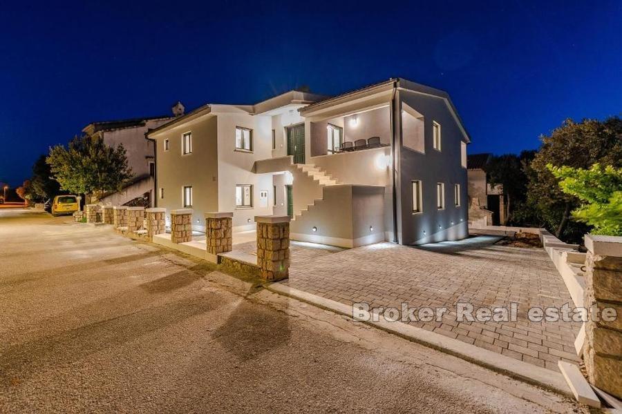 Ostrov Pag - Dom s dvoma luxusnými apartmánmi