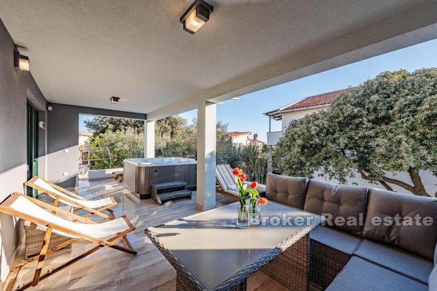 Ostrov Pag - Dom s dvoma luxusnými apartmánmi