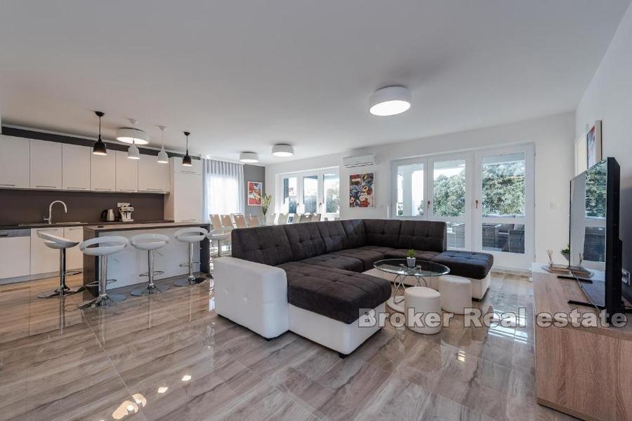 Ostrov Pag - Dům se dvěma luxusními apartmány
