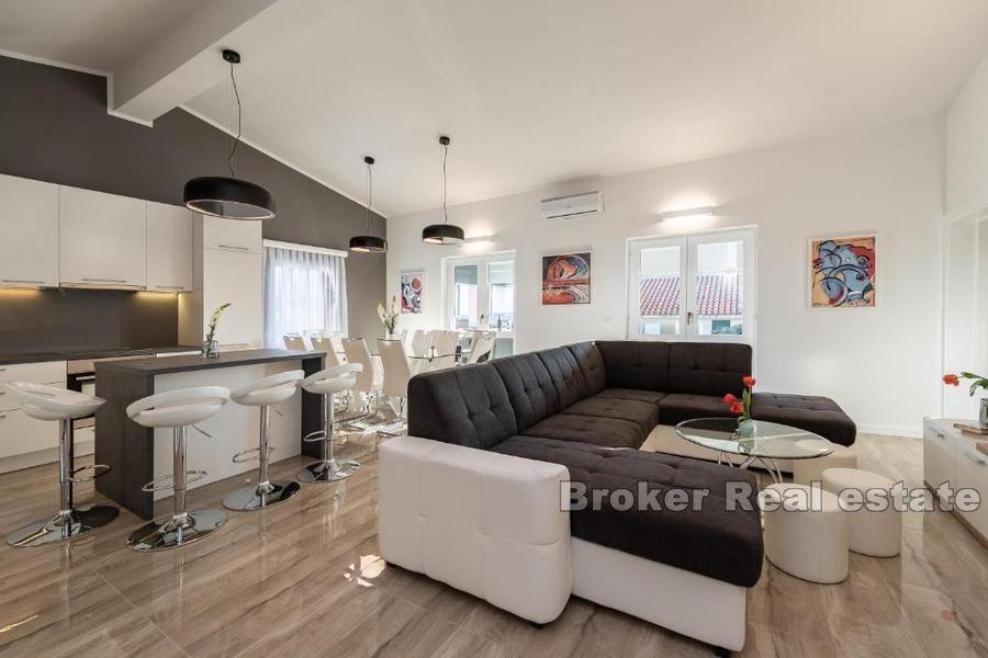 Ostrov Pag - Dom s dvoma luxusnými apartmánmi