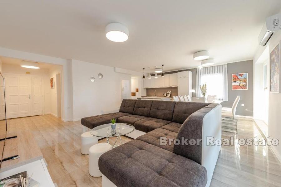 Ostrov Pag - Dům se dvěma luxusními apartmány