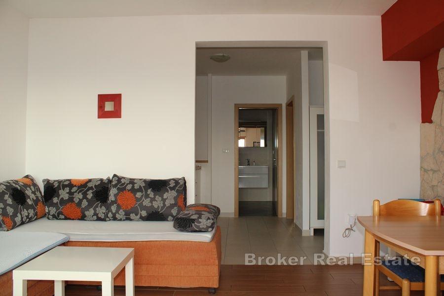 U okolici Omiša - Apartmani s otvorenim pogledom na more