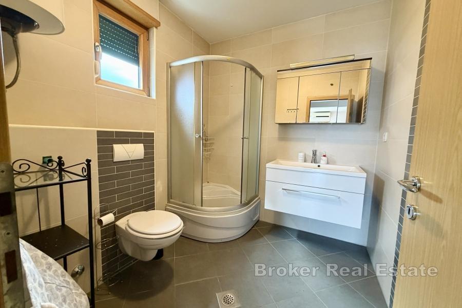 U okolici Omiša - Apartmani s otvorenim pogledom na more
