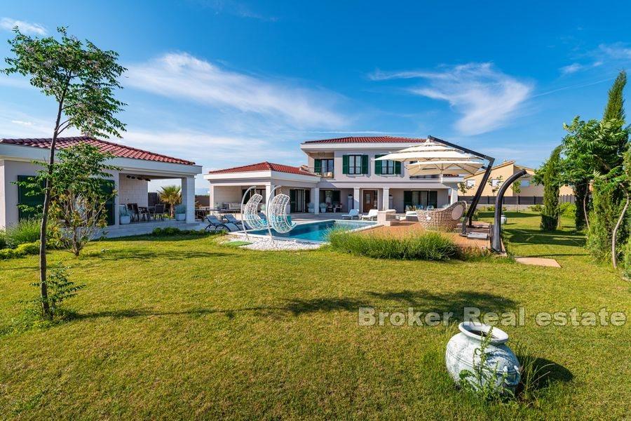 Nedaleko Zadaru - Moderní vila s bazénem