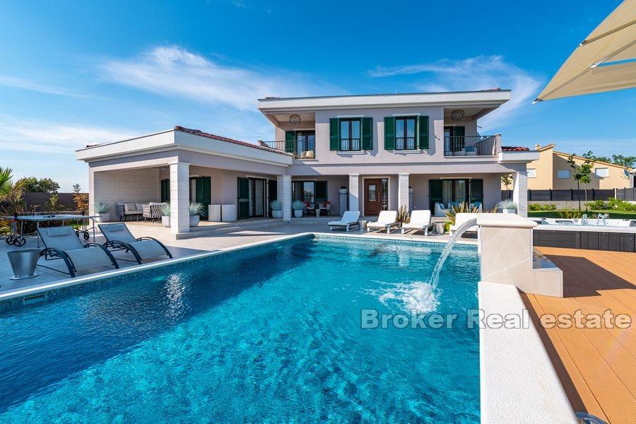 Near Zadar - Modern villa with pool