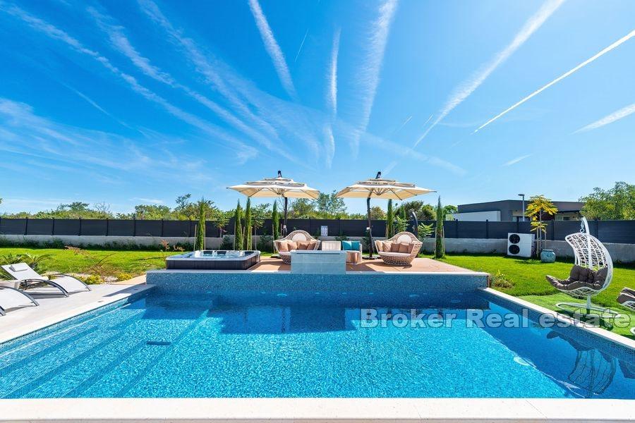 Near Zadar - Modern villa with pool