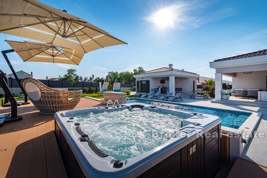 Near Zadar - Modern villa with pool