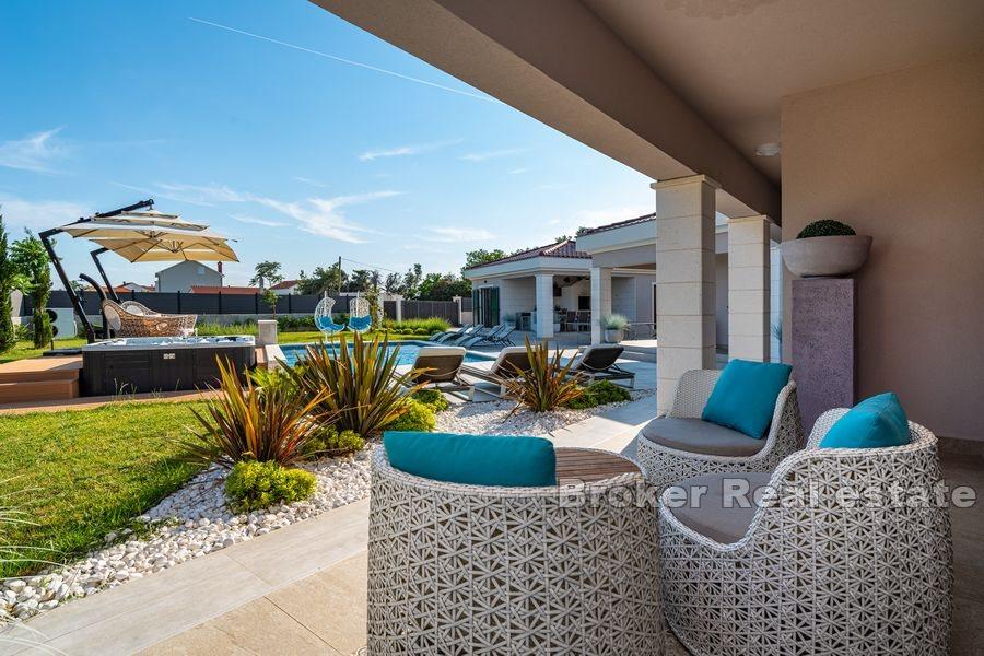 Near Zadar - Modern villa with pool