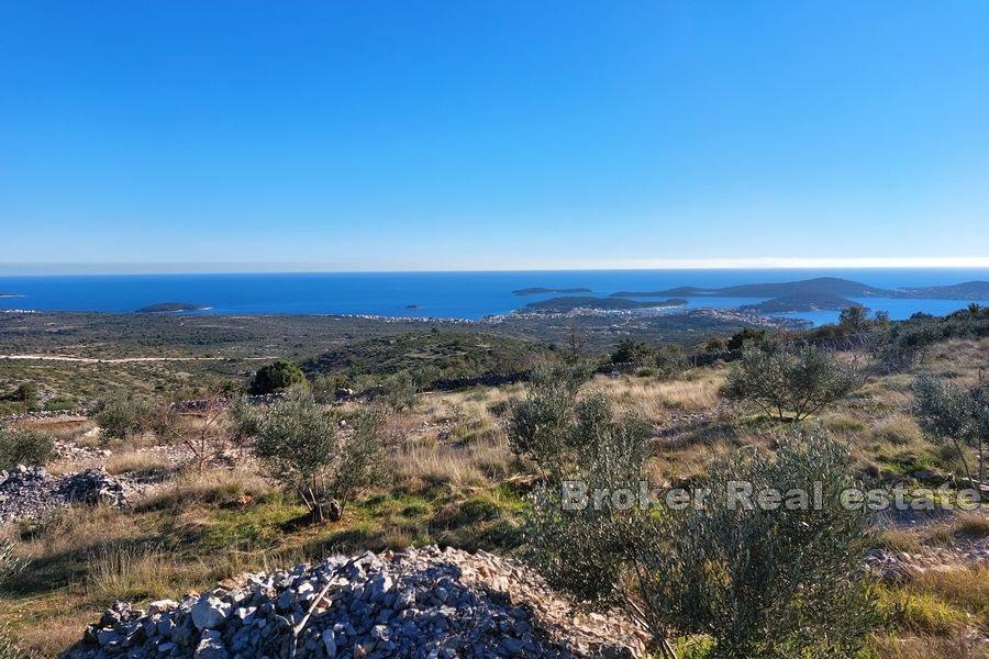 Rogoznica - Agricultural land with a panoramic view of the sea