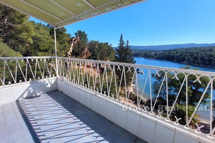 Wyspa Hvar - Dom z apartamentami nad morzem na północy wyspy