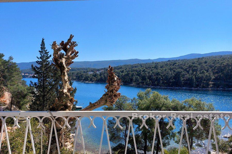 Wyspa Hvar - Dom z apartamentami nad morzem na północy wyspy