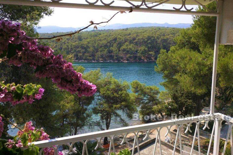 Wyspa Hvar - Dom z apartamentami nad morzem na północy wyspy