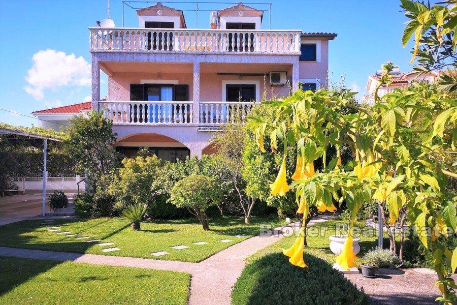 Vodice - Casa su tre piani vicino al mare