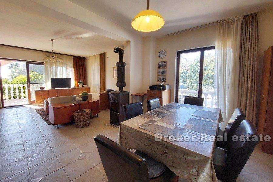 Vodice - Casa su tre piani vicino al mare