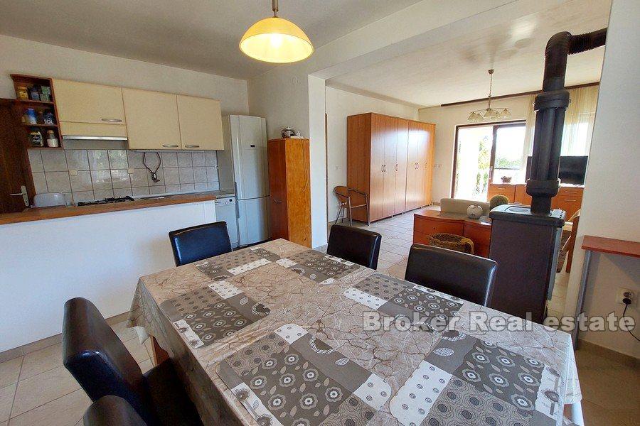 Vodice - Casa su tre piani vicino al mare