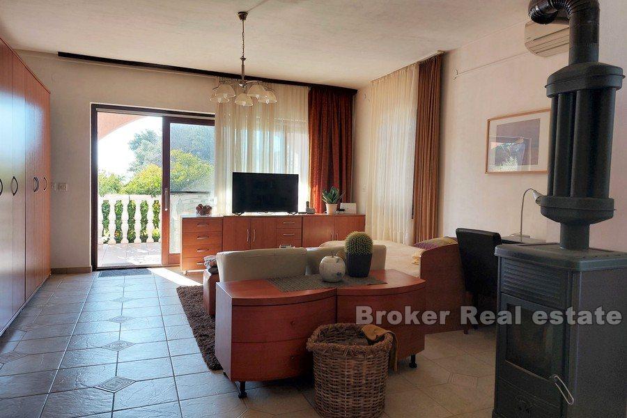 Vodice - Casa su tre piani vicino al mare