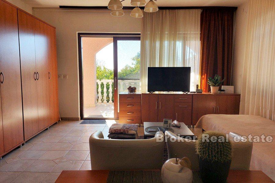 Vodice - Casa su tre piani vicino al mare