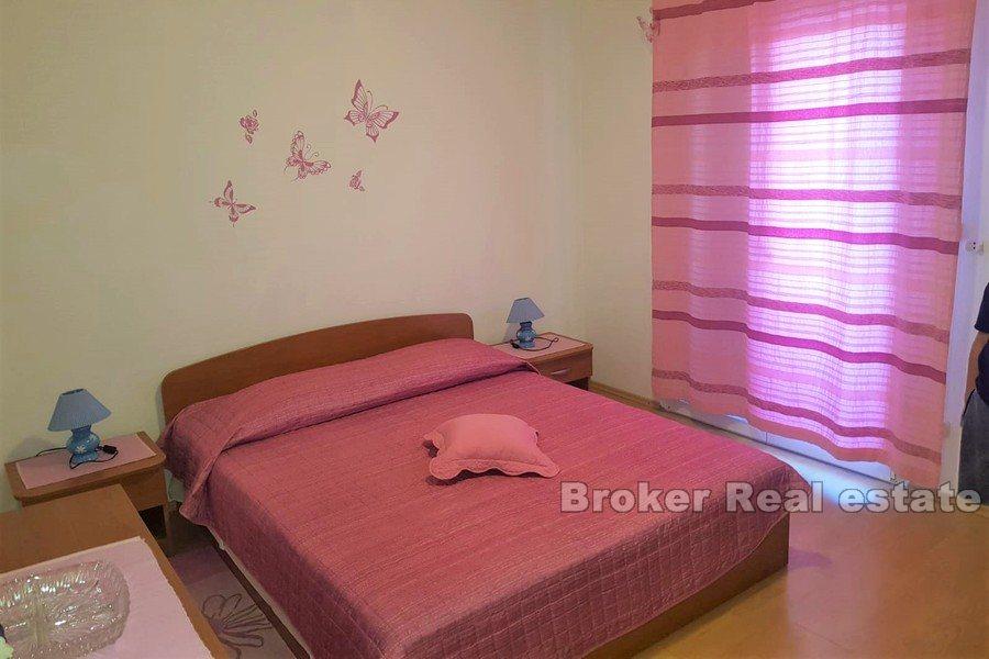 Ön Hvar - Lägenhetshus med havsutsikt