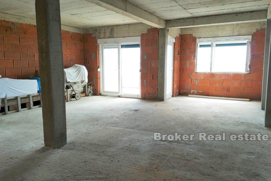 Makarska - Delvis möblerat hus med pool