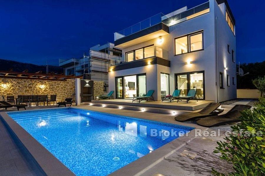 Blízko Zadaru - Elegantní vila s bazénem