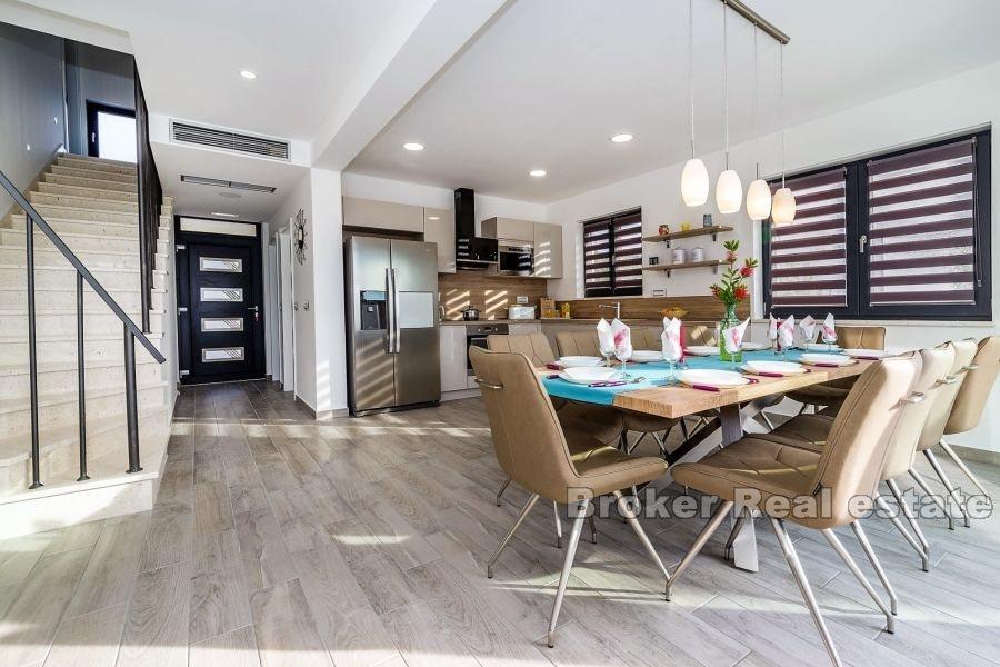 Blízko Zadaru - Elegantná vila s bazénom