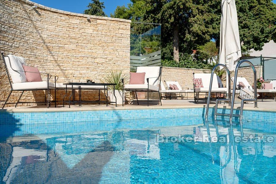 Murter - Hotel with restaurant, first row to the sea