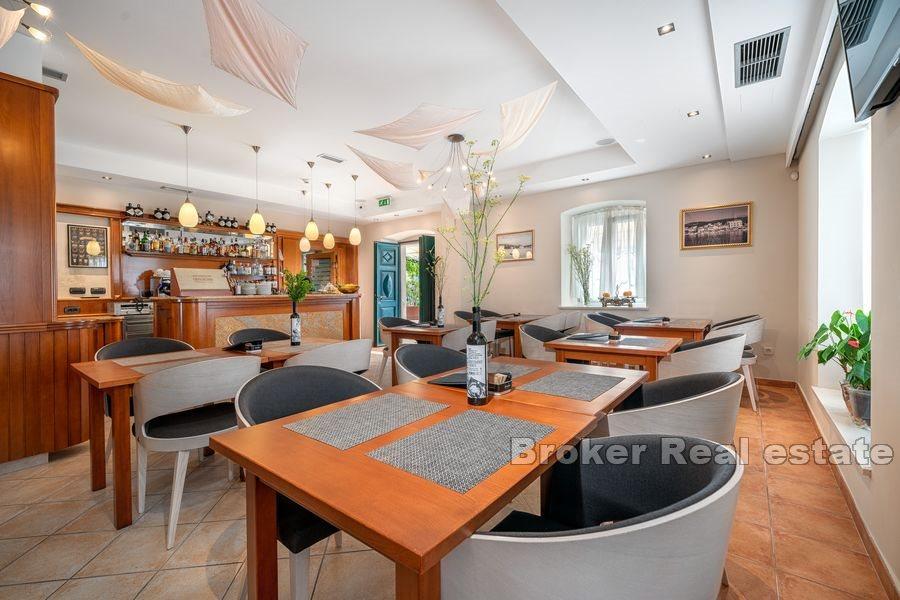 Murter - Hotel with restaurant, first row to the sea