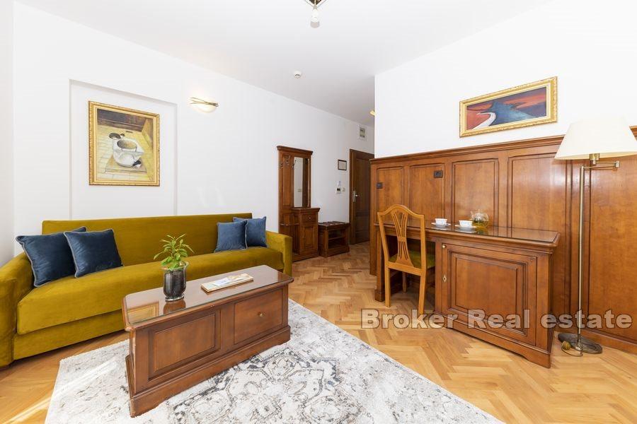 Murter - Hotel with restaurant, first row to the sea