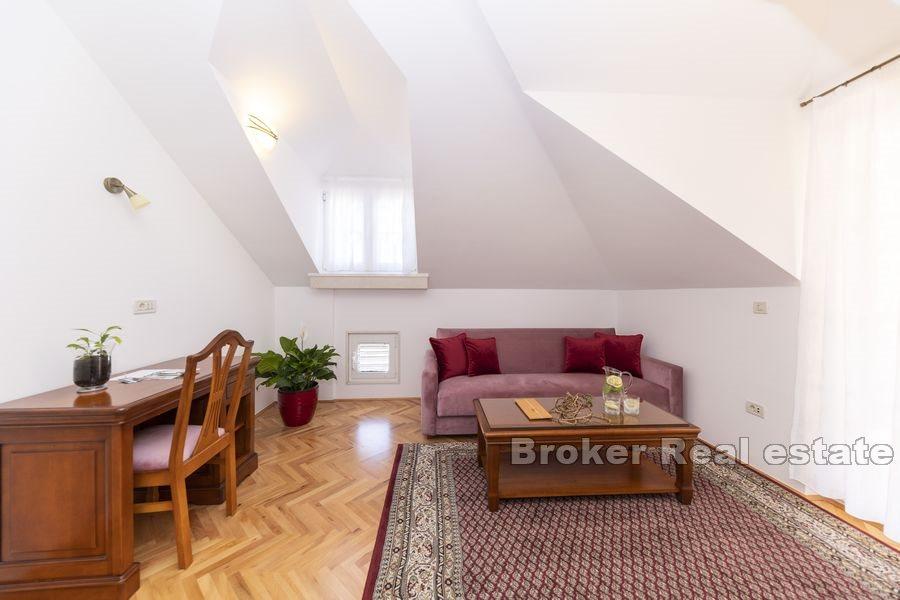 Murter - Hotel with restaurant, first row to the sea