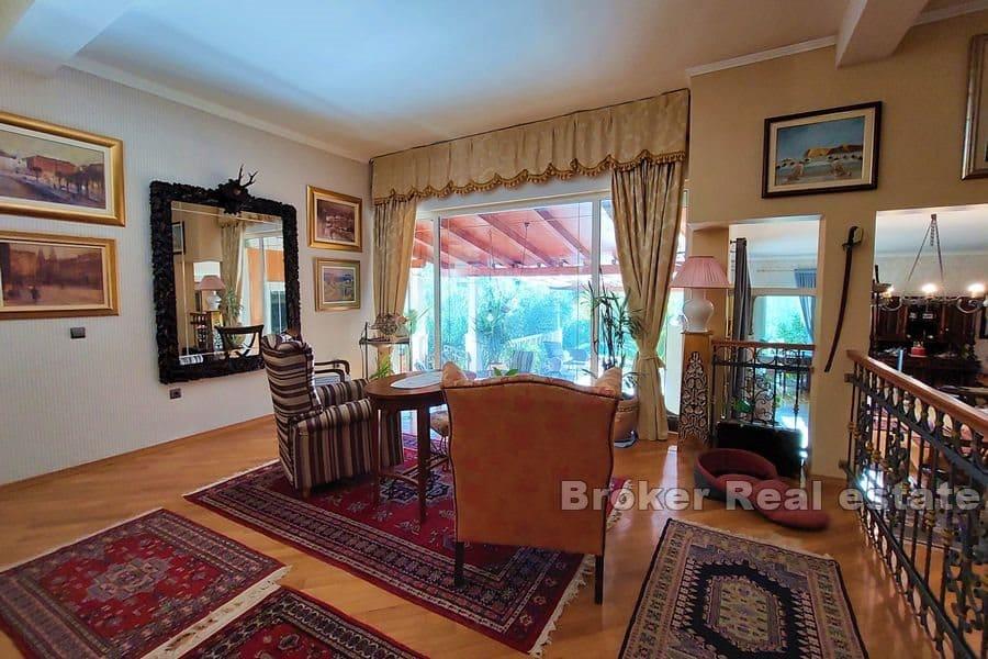 Split area - House with a swimming pool in a natural environment