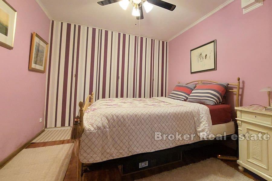 Split area - House with a swimming pool in a natural environment