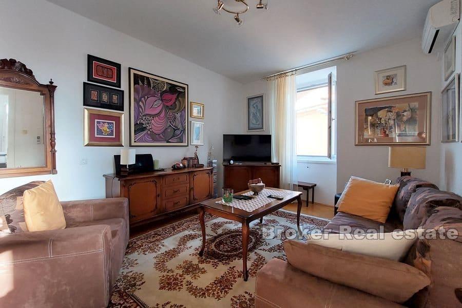 Šibenik - Poschodový dom s výhľadom na more a mesto