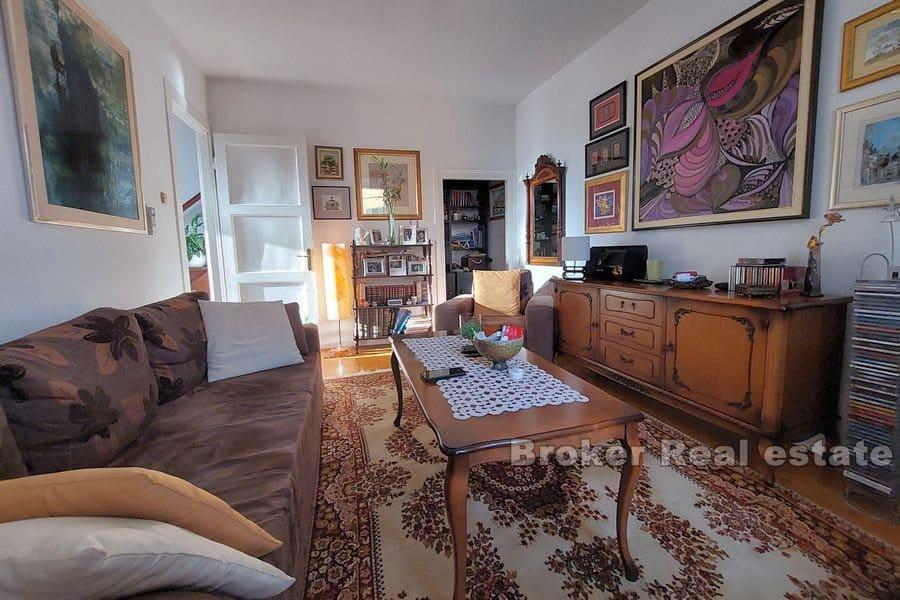 Šibenik - Poschodový dom s výhľadom na more a mesto