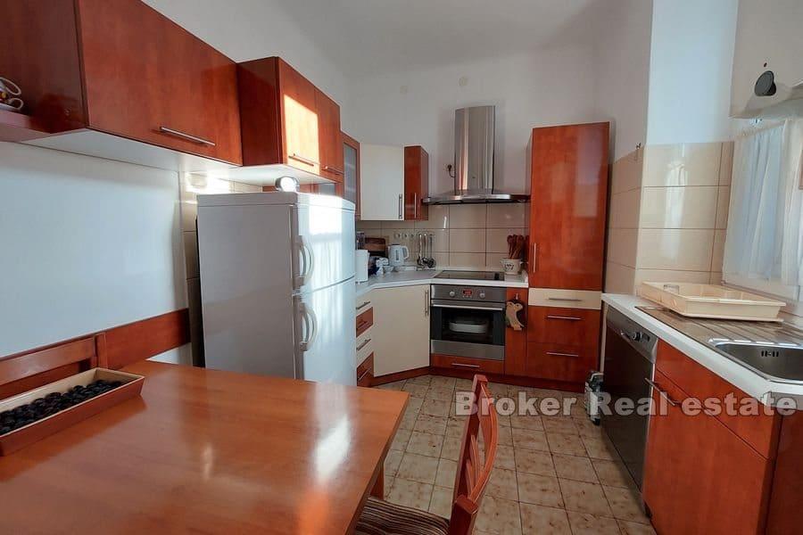 Šibenik - Poschodový dom s výhľadom na more a mesto