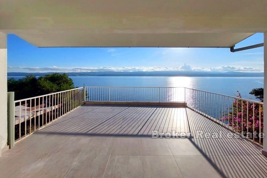 U Omiše - Dům s pěti patry, první řada k moři