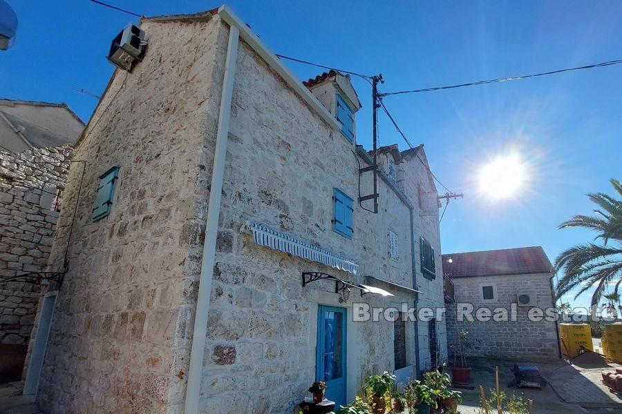 Rogoznica - Nábřežní dvojdomek z kamene