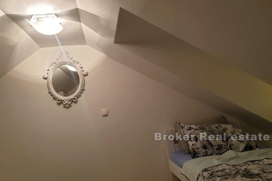 Rogoznica - Kamienny dom bliźniaczy nad brzegiem morza