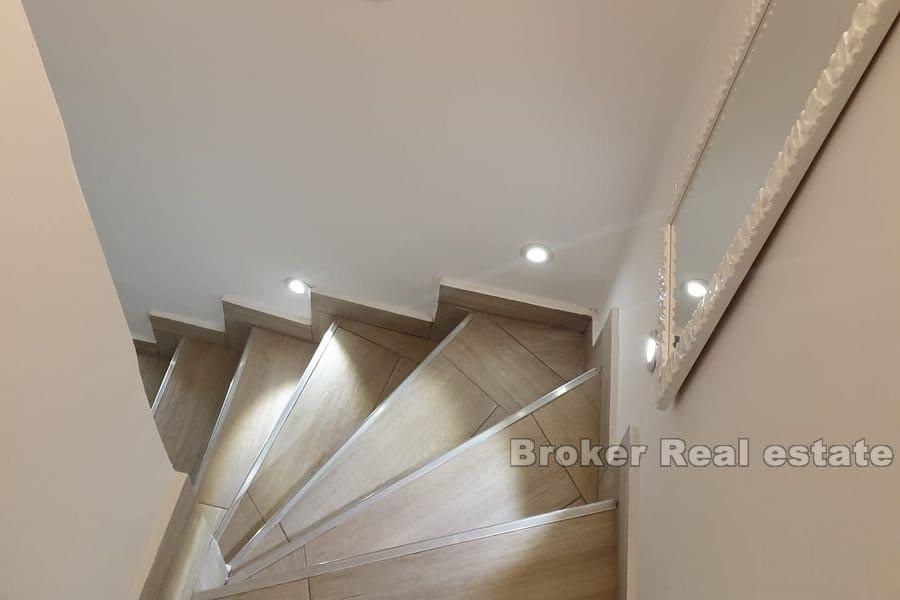 Rogoznica - Kamienny dom bliźniaczy nad brzegiem morza