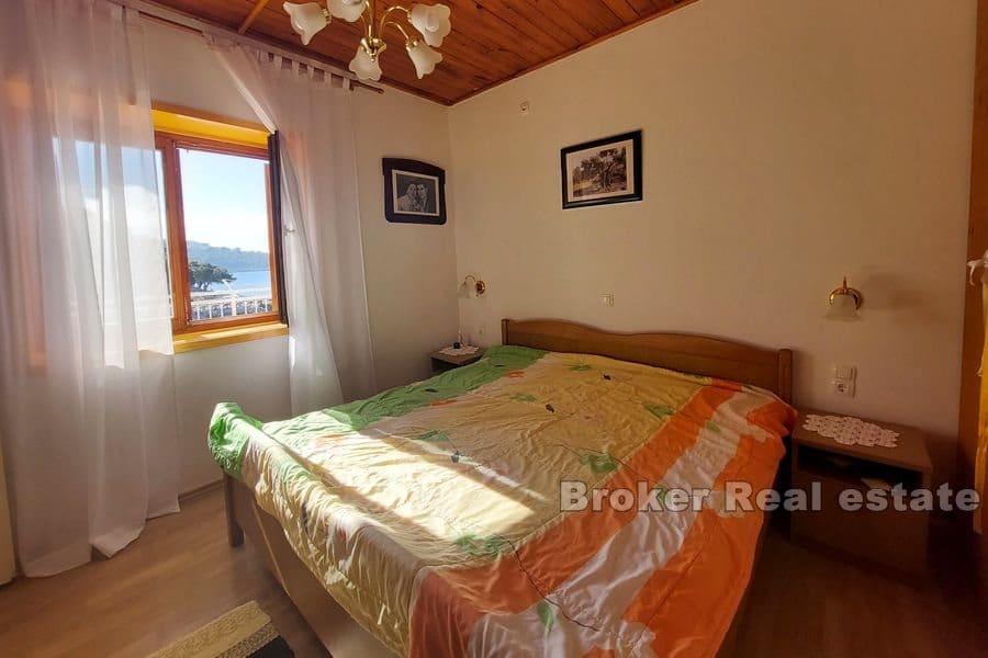 Primošten - Dom z apartamentami nad morzem w doskonałej lokalizacji