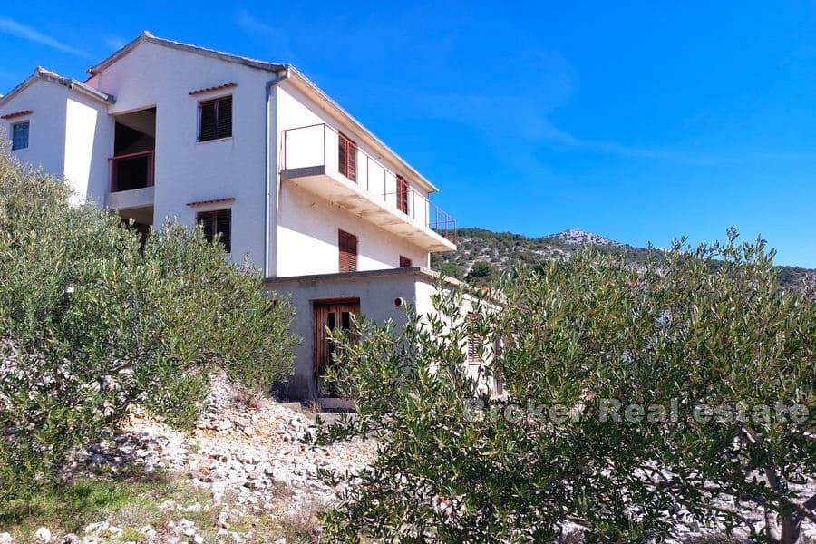 Primošten - Unfinished detached house with a view
