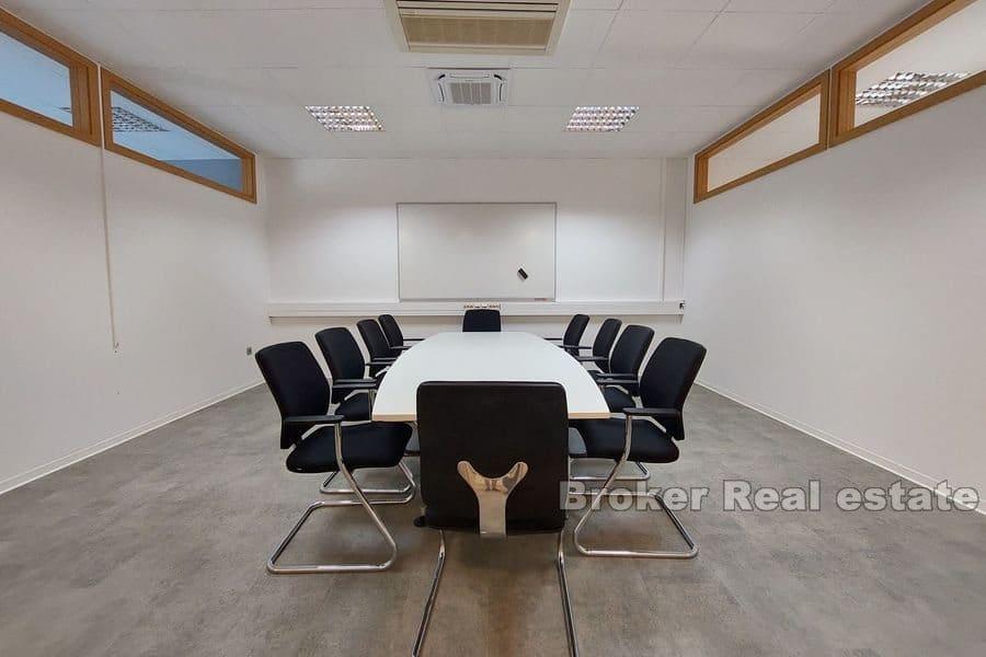 Split - Locaux commerciaux partagés dans un emplacement fréquent