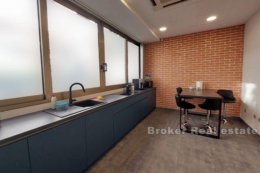 Split - Locaux commerciaux partagés dans un emplacement fréquent