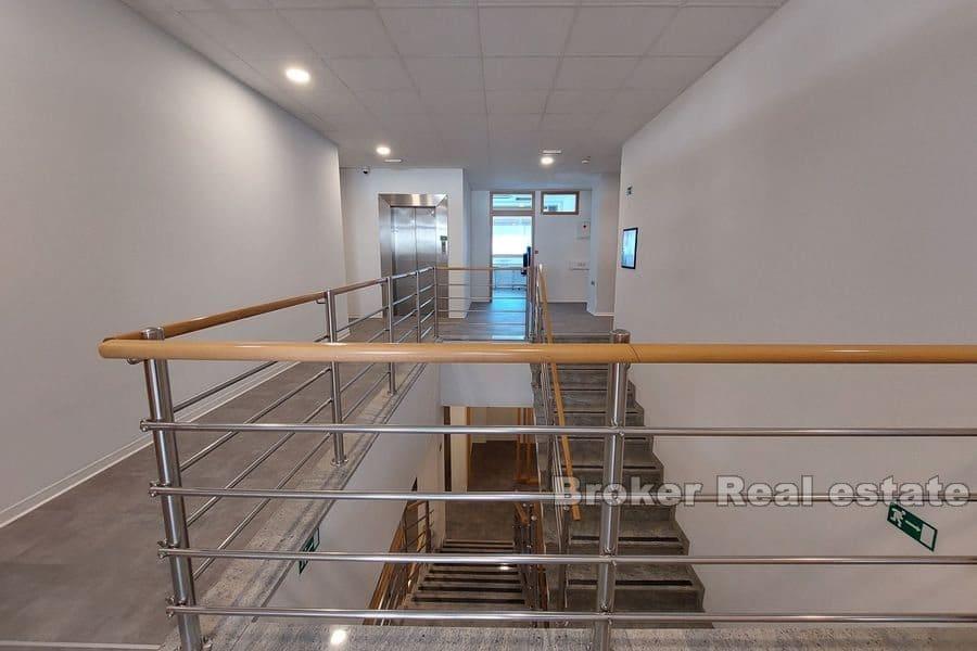 Split - Locaux commerciaux partagés dans un emplacement fréquent