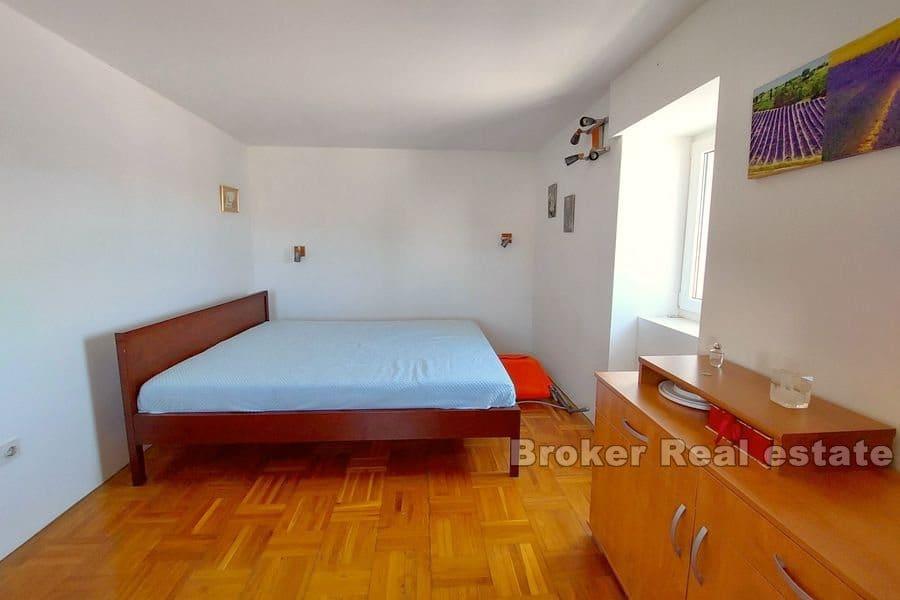 Niedaleko Sibenika - Kamienny dom nad morzem