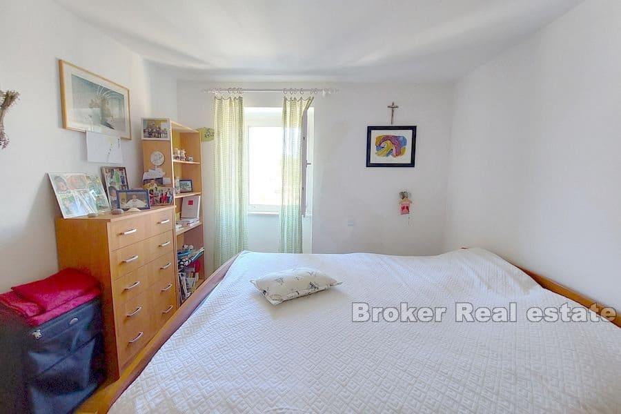 Niedaleko Sibenika - Kamienny dom nad morzem