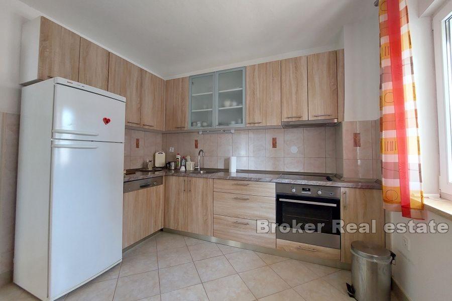 Split okolica - Dva stana u mirnom kvartu