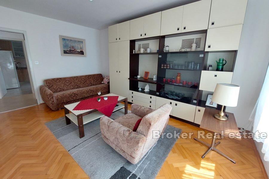 Split okolica - Dva stana u mirnom kvartu