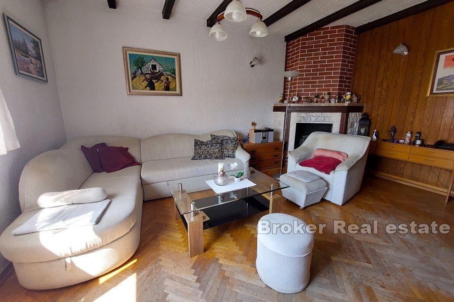 Split okolica - Dva stana u mirnom kvartu